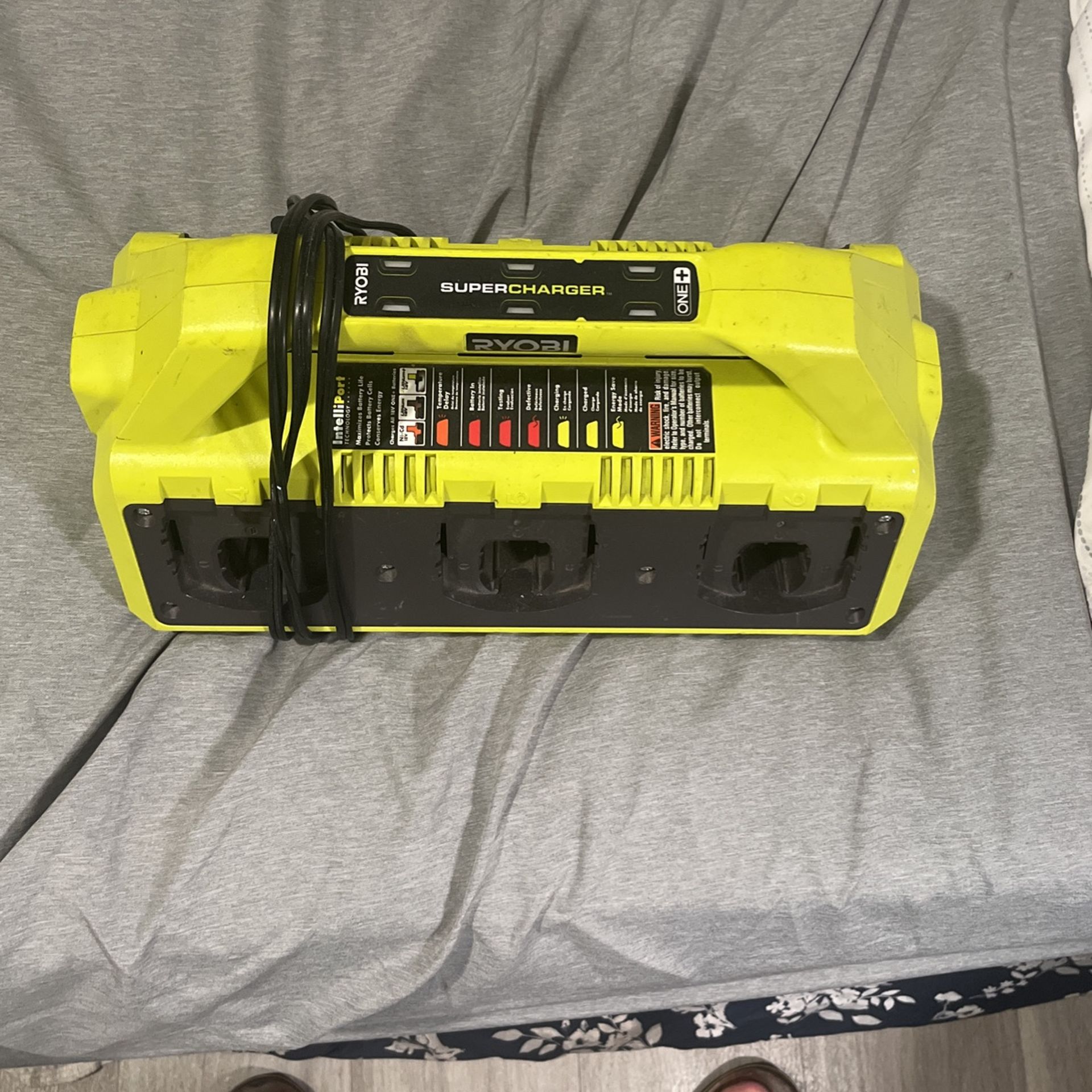 Ryobi 6 Port Battery Charger P135