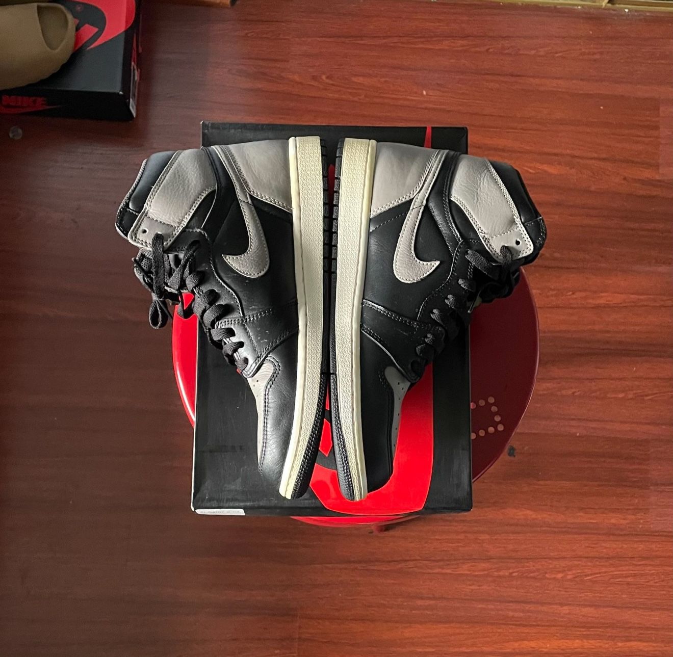 Air Jordan 1 Shadow