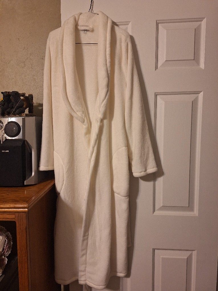 Kim Rogers Ladies ROBE. SIZE SMALL.  $5.00
