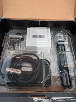 This is a Shure BLX24/PG58 wireless vocal system, which includes a BLX4 receiver and a PG58 handheld transm