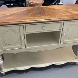 Server With 2 Bar Stools