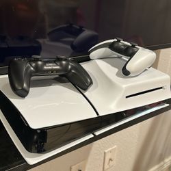 PS5 Disc Edition (1TB) + 2 Controllers – Excellent Condition