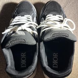 SIZE 12 ( run small ) Dior B30