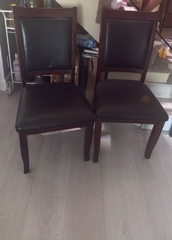 3 dinning chairs $20 for a set of 3