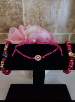 Bracelets 