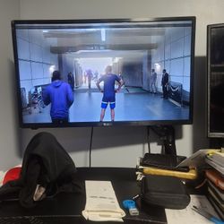 LG . 32-inch TV 