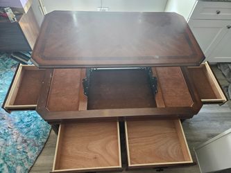 Coffee table with storage and raises up.