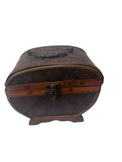 Vintage Wooden Crocodile Faux Jewelry or  Chest w/Latch