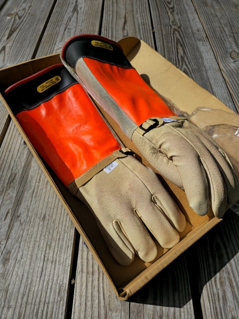 Insulated Rubber Gloves Class 1 Electrical Gloves White Safety Line Electrical Protection Gloves (Size 10.5 Length 18")
