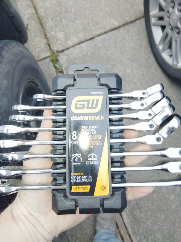 8 Piece Flexible Head Ratcheting Gear Wrench. Standard
