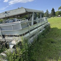 21 Ft Pontoon Boat 