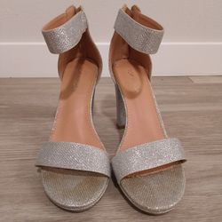  Sliver Pumps And Matching Clutch