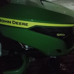 John Deere Lawn Tractor