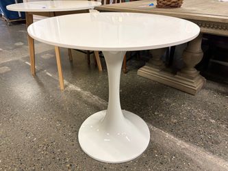 White Round Pedestal Dining Table