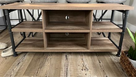 TV Stand/Entertainment Center