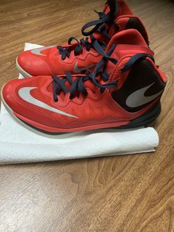 Preowned men’s Nike hyperdunk size 10.5. In great condition