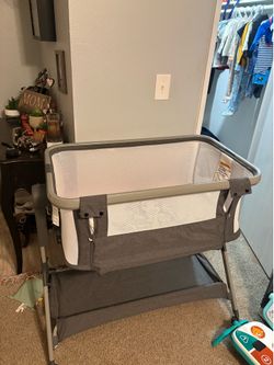 Bed side bassinet