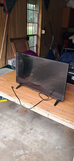 32" smart TV with remote