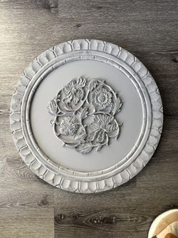 Round Vintage Looking Wall Art 