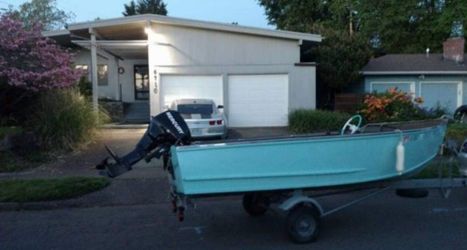 Beautiful And Reliable Outboard Motorboat 