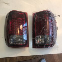 Set Of Tail Lights Has Defective Bulb If U Can Fix 15 