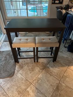 Counter Height Table with 2 Stools