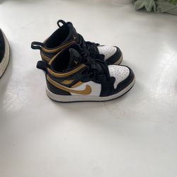 Jordan 1 Mid Toddler 9c Sneakers