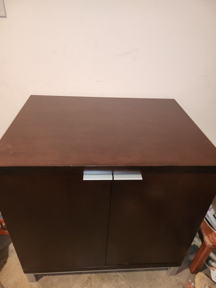Desk/cabinet
