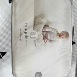 Snuggle Me: Infant lounger