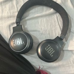 JBL Headphones With Cord Noise Cancellation 