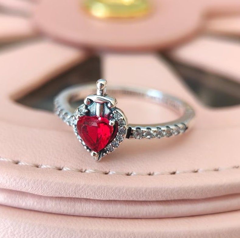 Ladies' fashionable love ring suitable for Valentine's Day gift