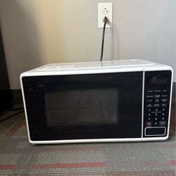 Mainstays 0.7 Cu ft Microwave