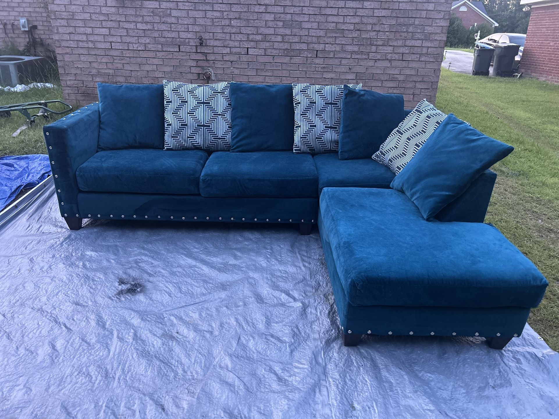Sectional Couch *FREE DELIVERY*