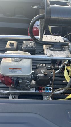 Pressure washer with gun