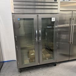 🔥 Fire Price Today! True 2-Section Commercial Reach-In Refrigerator 🔥 Listed for only $6,999 today! (Was $9,887.38). This is a True STR2R-2G-HC 52 3