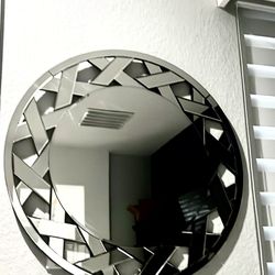 Large Mirror / Espejo Grande 