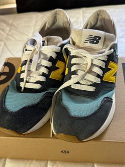 Tennis shoes new balance. Zise 7 1/2