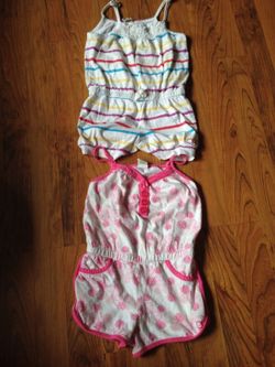 2 rompers size 3t