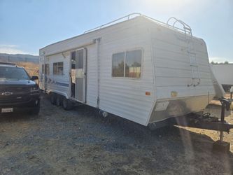 2004 Weekend Warrior Toyhauler 33ft