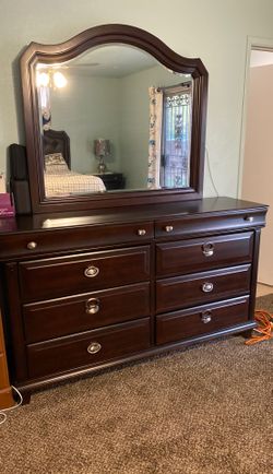 Bedroom set $800.00 firm