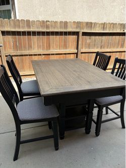 Pup style dining table