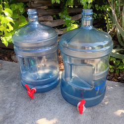Water Bottle 5 Gallon with Spicket No Drips Set of 2