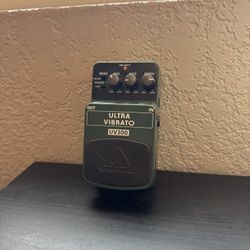 Behringer Ultra Vibrato UV300 Guitar Pedal