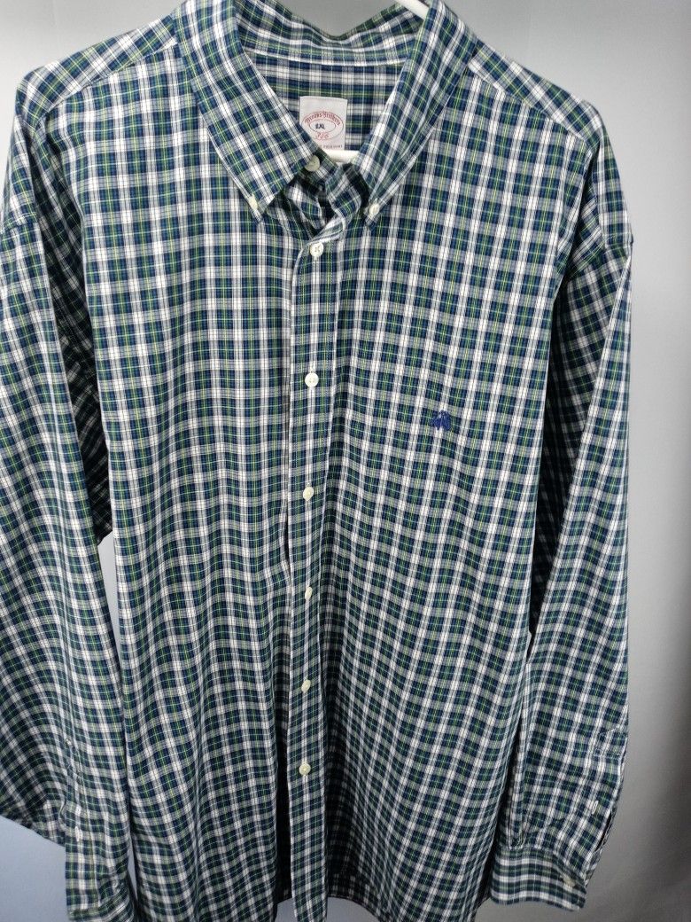 Brooks Brothers Mens Size 2XL Hunter Green Plaid Shirt. Excellent like new condition awesome color combination and design. Quality construction and de