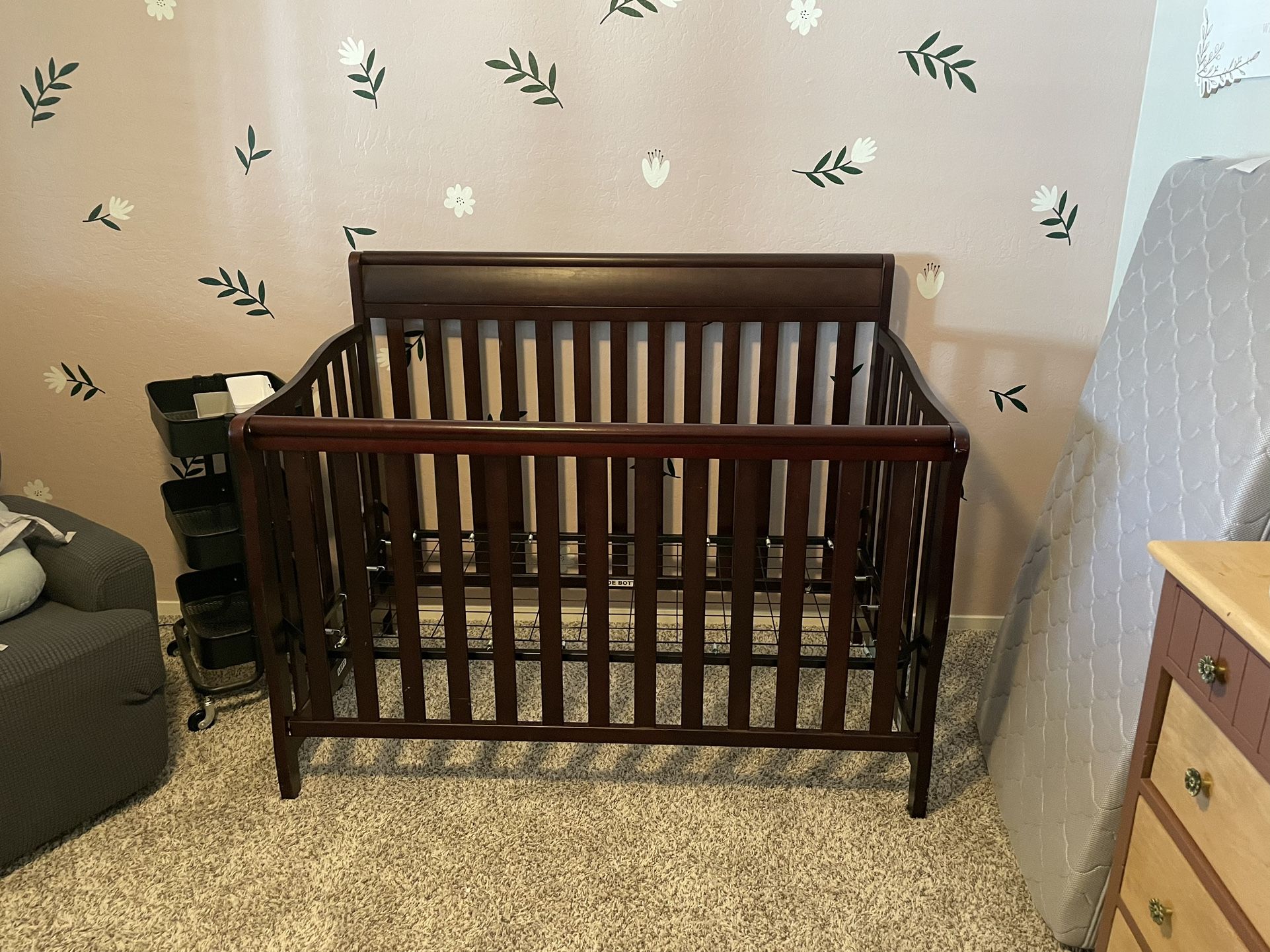 Baby Crib (no mattress) 