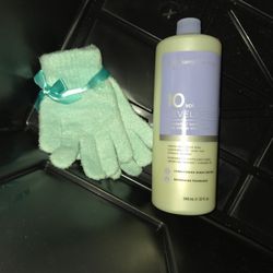 Aloe Gloves And 10 Volume Developer