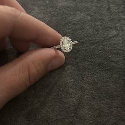 Women’s Diamond Ring