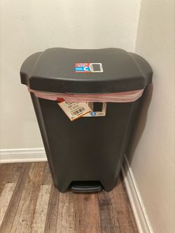 Hefty Trash Can - May 30 pickup only