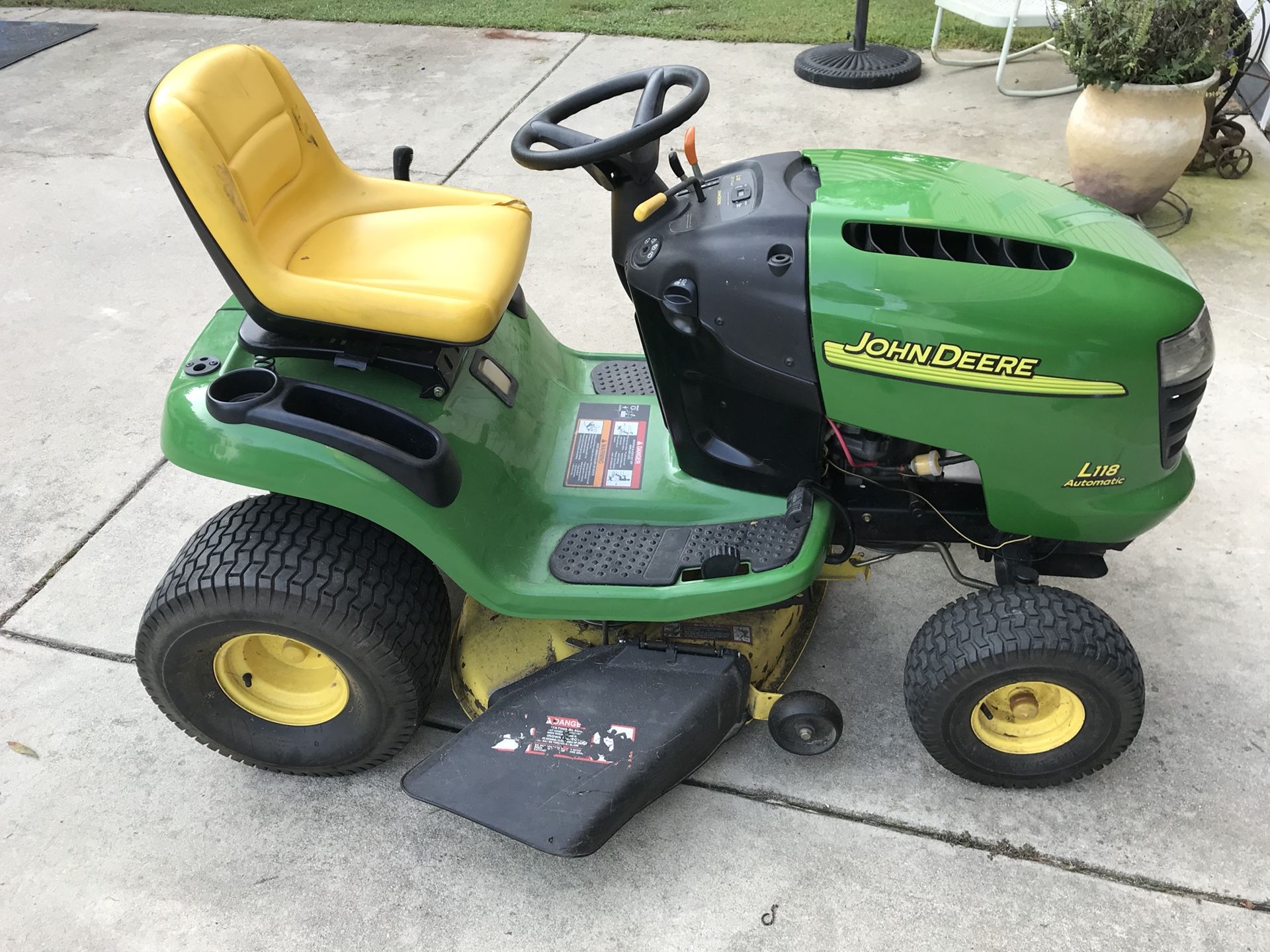 John Deere L118 Lawn Mower