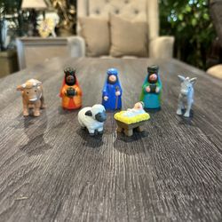 Vintage Avon 1993 Kid's My First Christmas Story Nativity 7 Piece 2" Set 